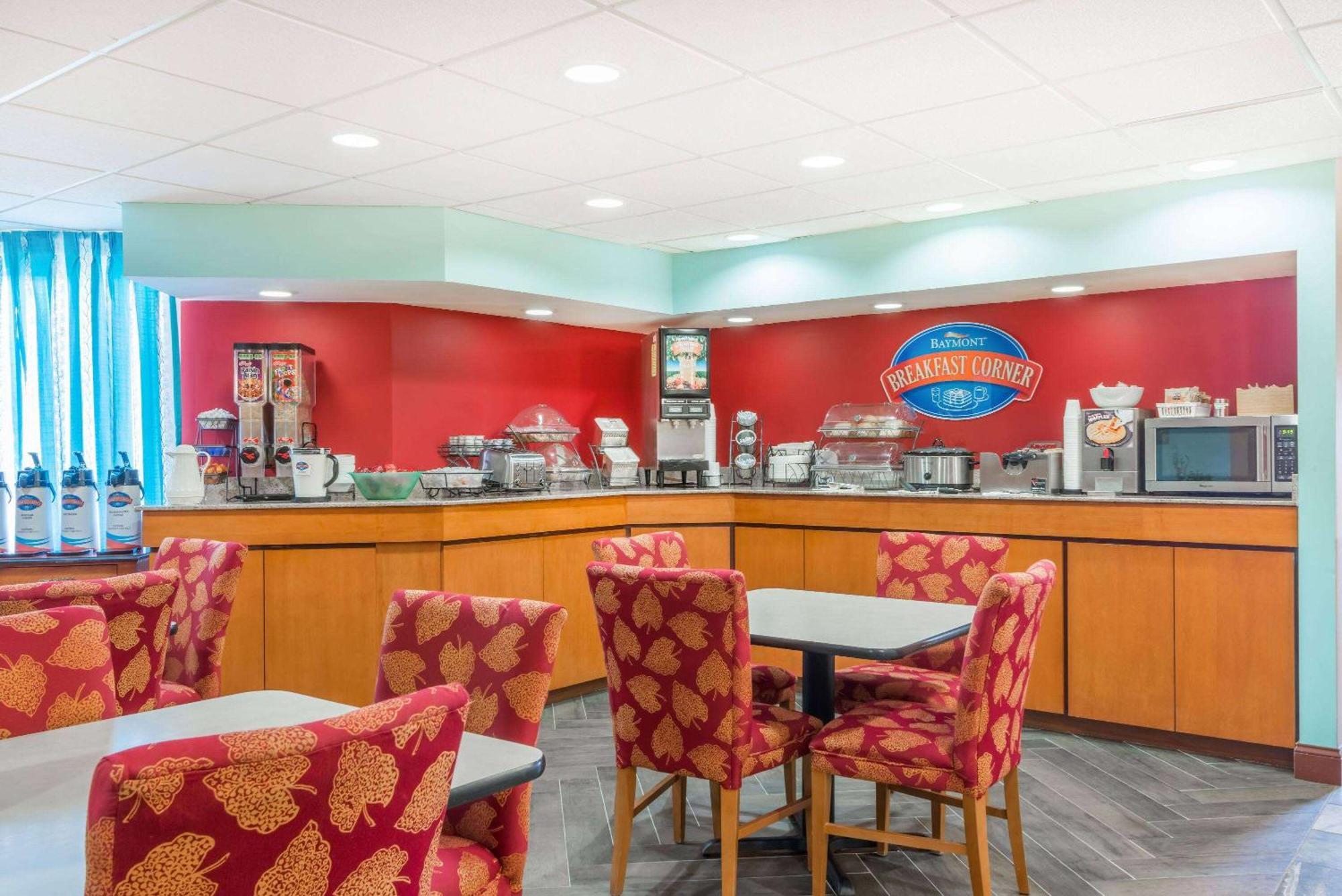 Baymont By Wyndham Greensburg Buitenkant foto