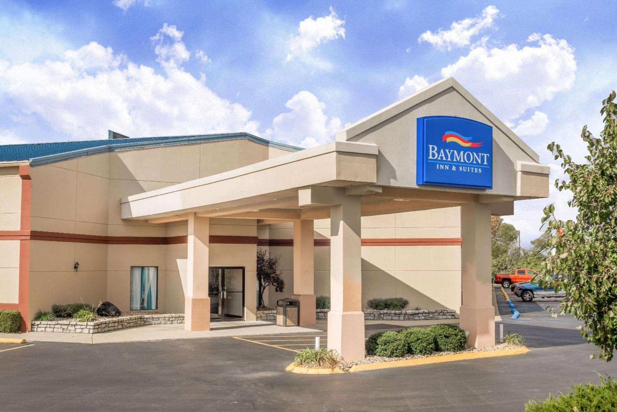 Baymont By Wyndham Greensburg Buitenkant foto